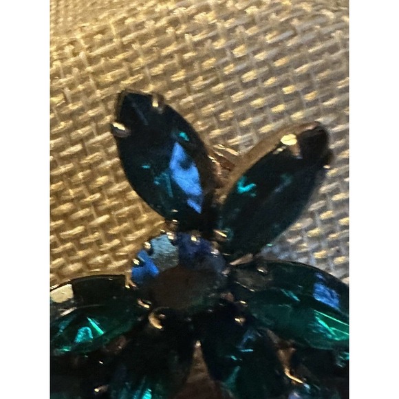 VTG JULIANA EMERALD GREEN MARQUISE RHINSTONE/ AB ROUND CENTER STONE BROOCH 2” - Picture 6 of 7